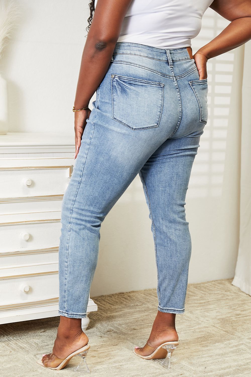 66d96e13bd6b4876852190c18726405e-Max